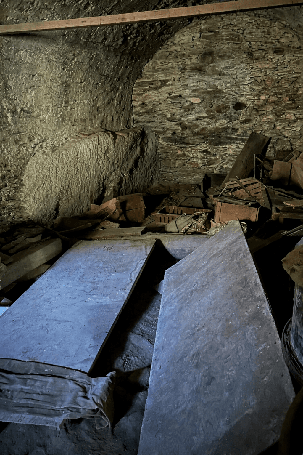 Cave en pierre - Avant